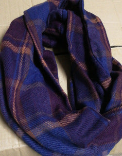 The Wayfarer Scarf – Hidden Travel Pocket Scarf